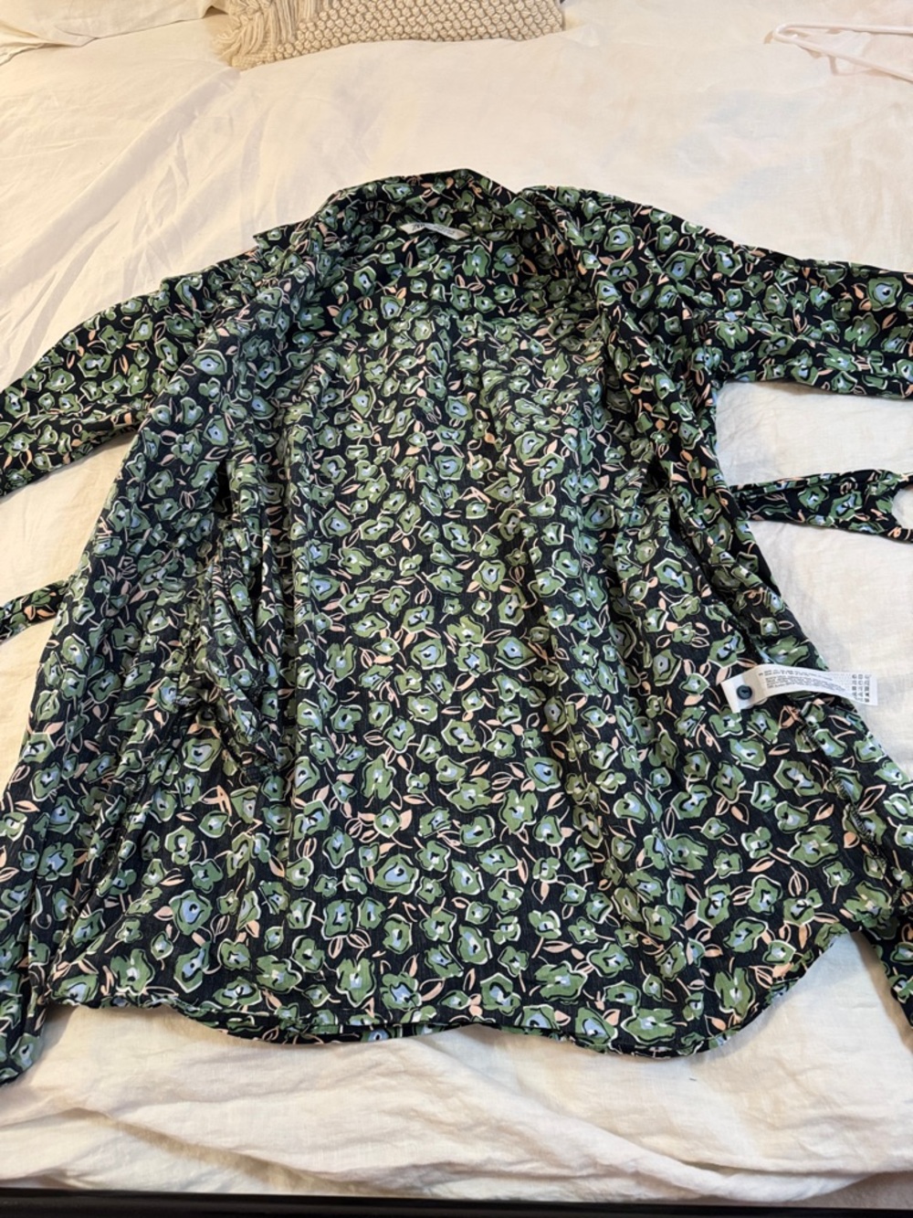 H&M shirtdress, pretty abstract floral pattern on black, womens S - Picture 5 of 13